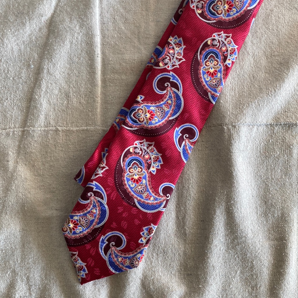 Geoffrey Beene Paisley Design Red Silk Tie